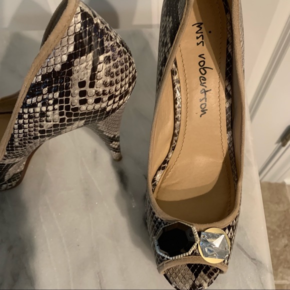 Miss Robertson Snake pattern Heels size 8M - Picture 2 of 5